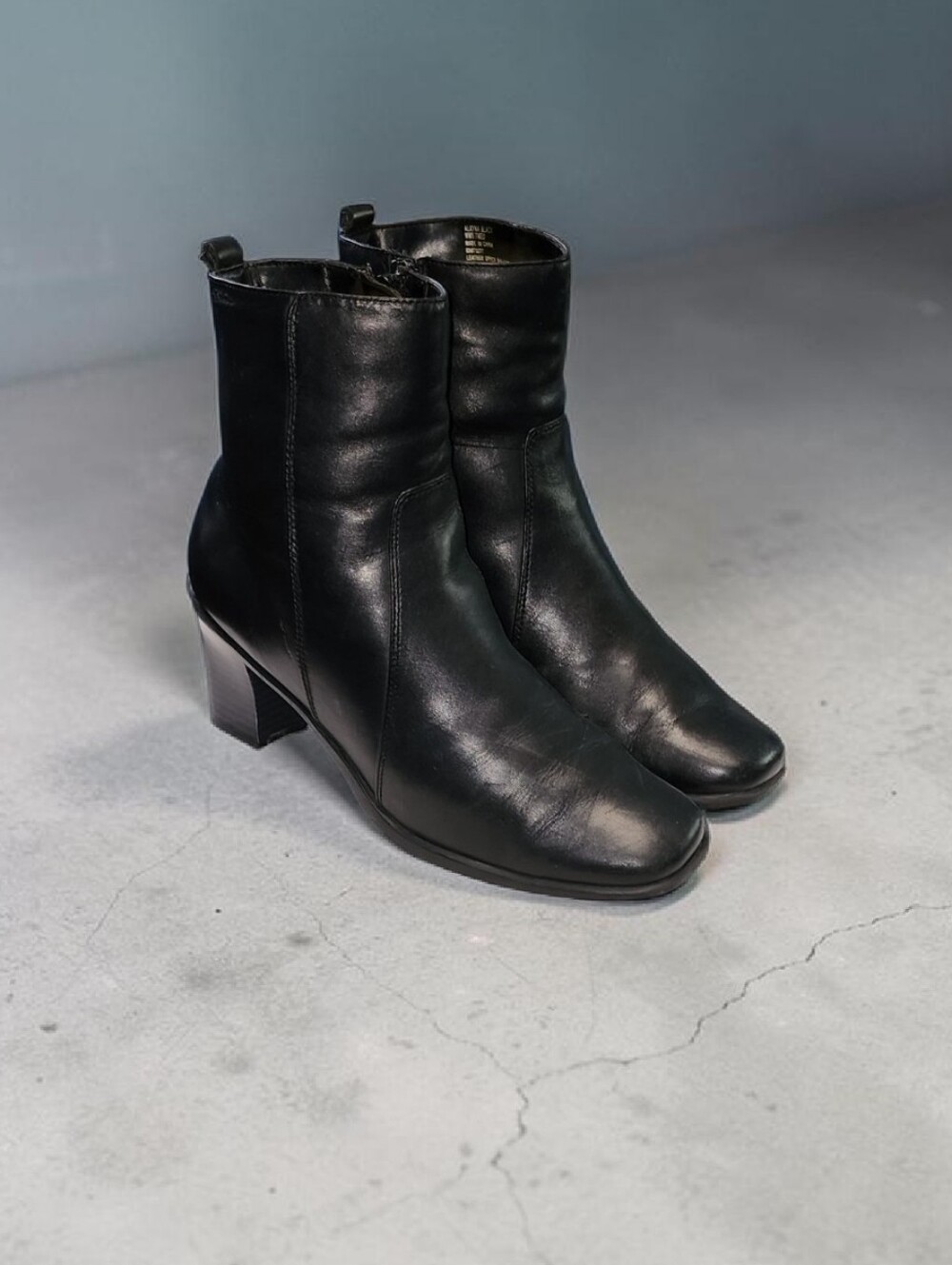 Women Vintage Leather Black Ankle Boots By Croft and Barrow Size 7M.